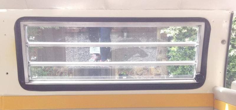 SEAL, LOUVERED JALOUISE, INSIDE WINDOW FRAME TO BODY, BUS 1968-79